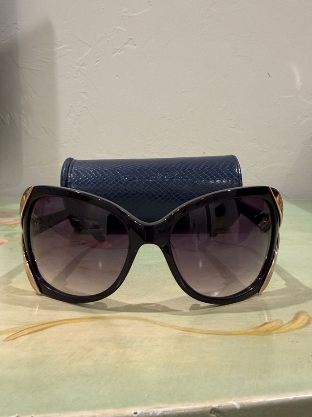 Oscar de la Renta vintage Oversized Sunglasses - Black with Gradient Lenses